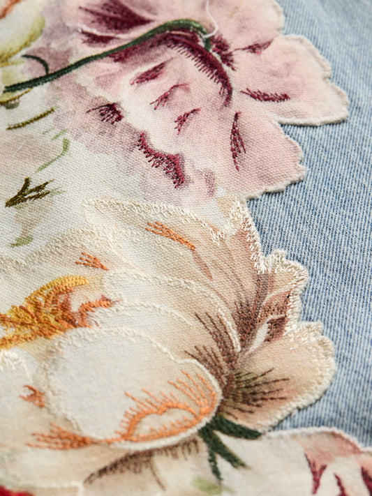 AMAZING EMBROIDERED JEAN
