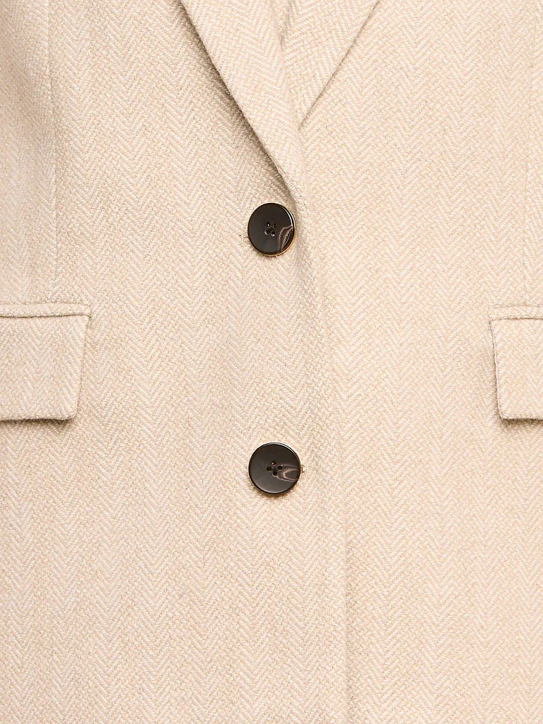 Amelie Blazer