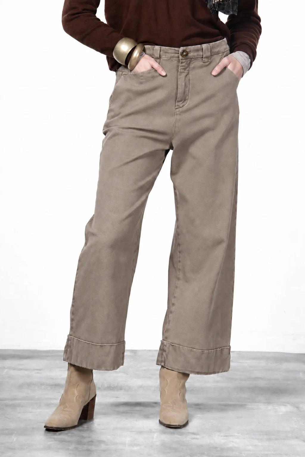 Beige New York Studio Crop