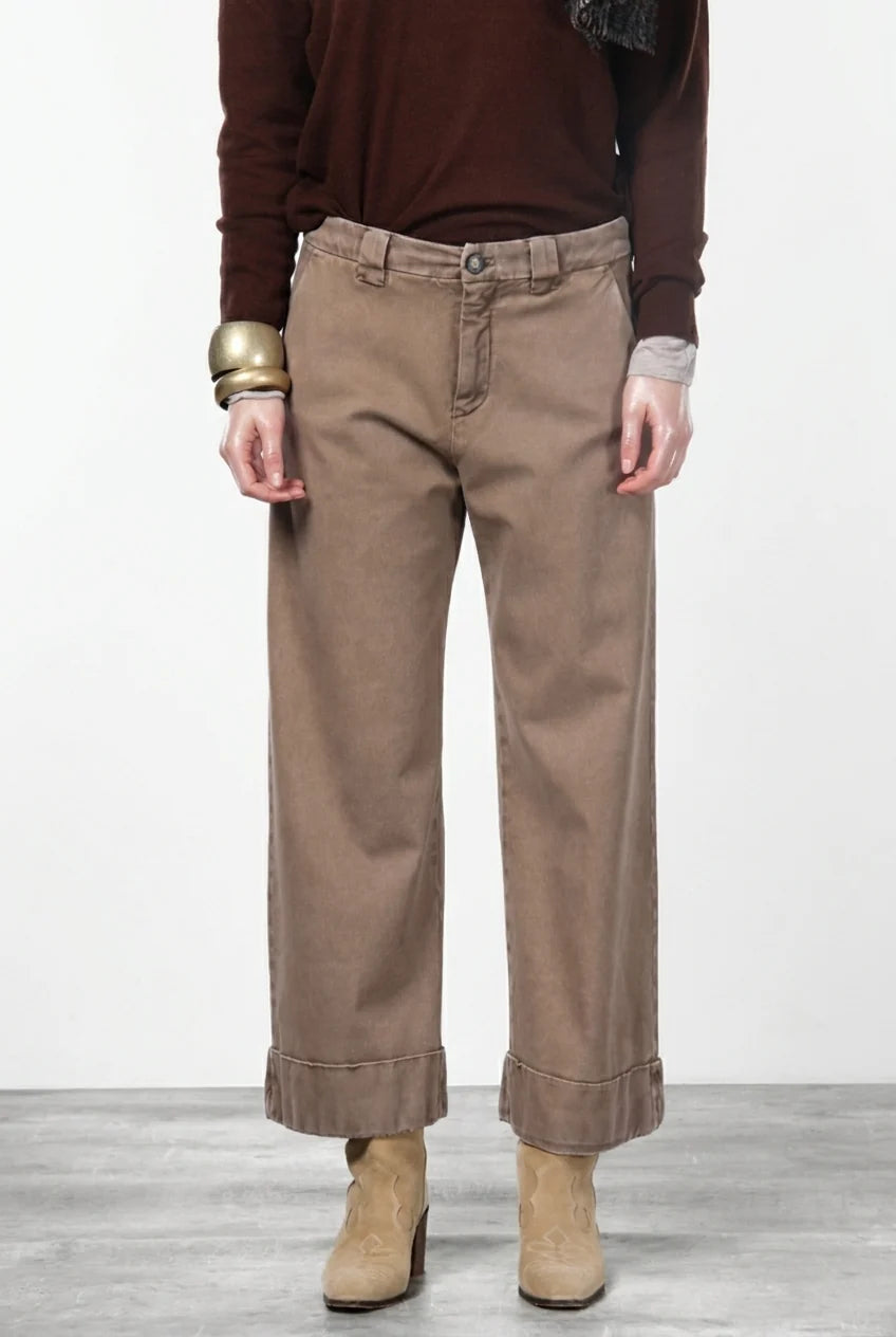 Beige New York Studio Crop