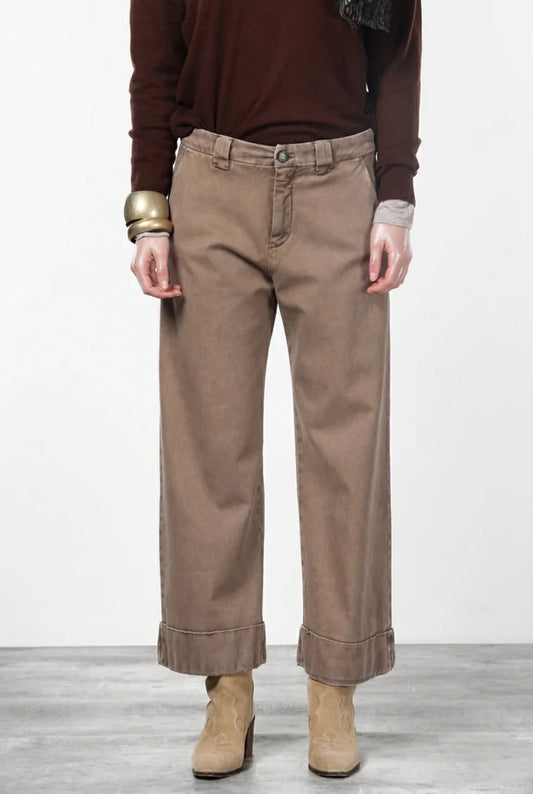 Beige New York Studio Crop
