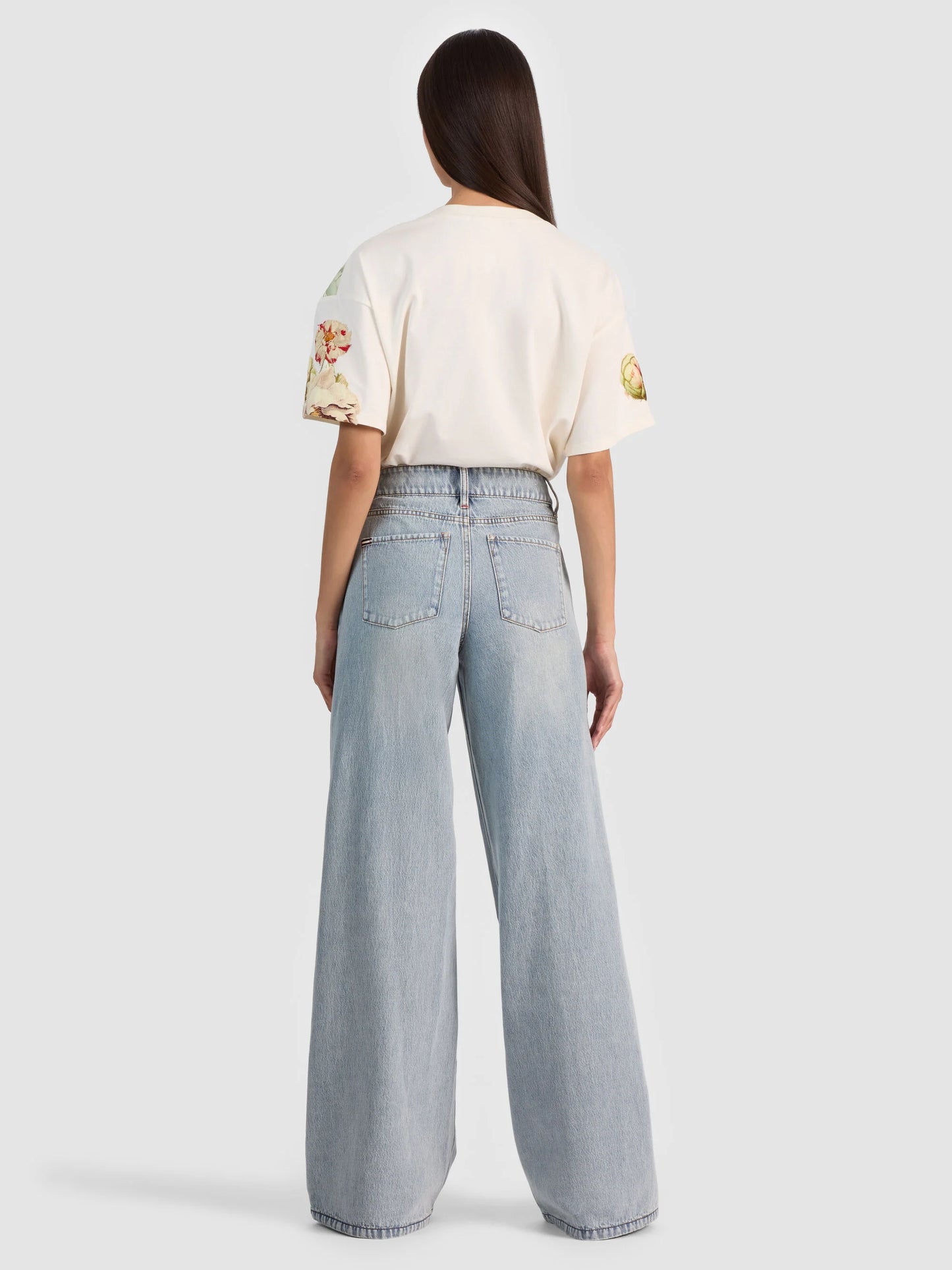 AMAZING EMBROIDERED JEAN