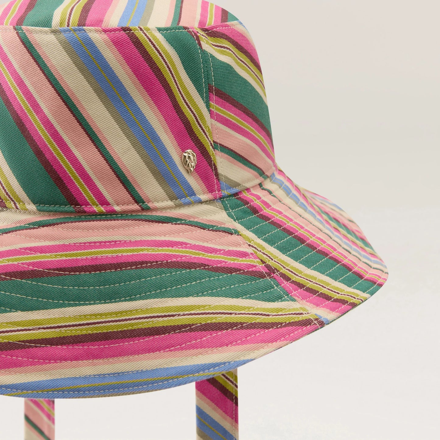 KIYOMA STRIPE BUCKET HAT